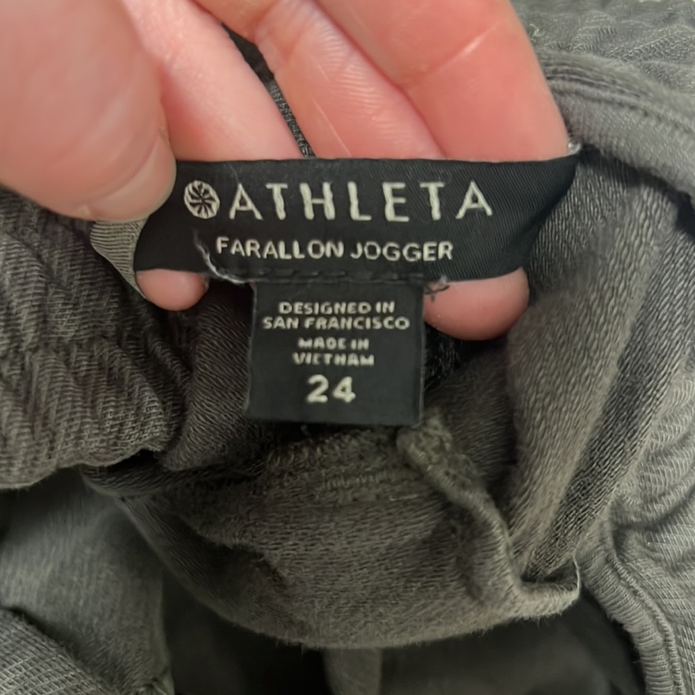 NWT Athleta Farallon Cargo Crop Sweatpants. Olive Green. Size 24 (plus size) 2X - Picture 6 of 6